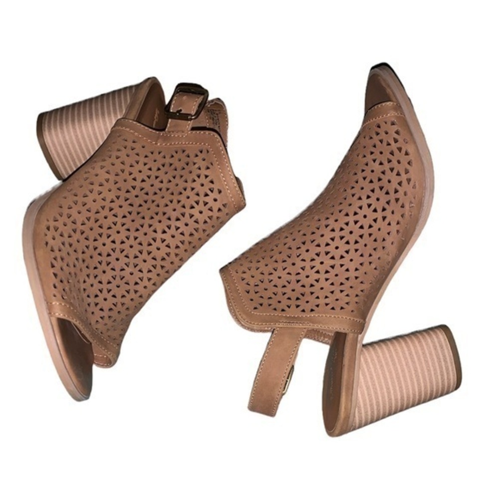 Universal Thread 9.5 heels